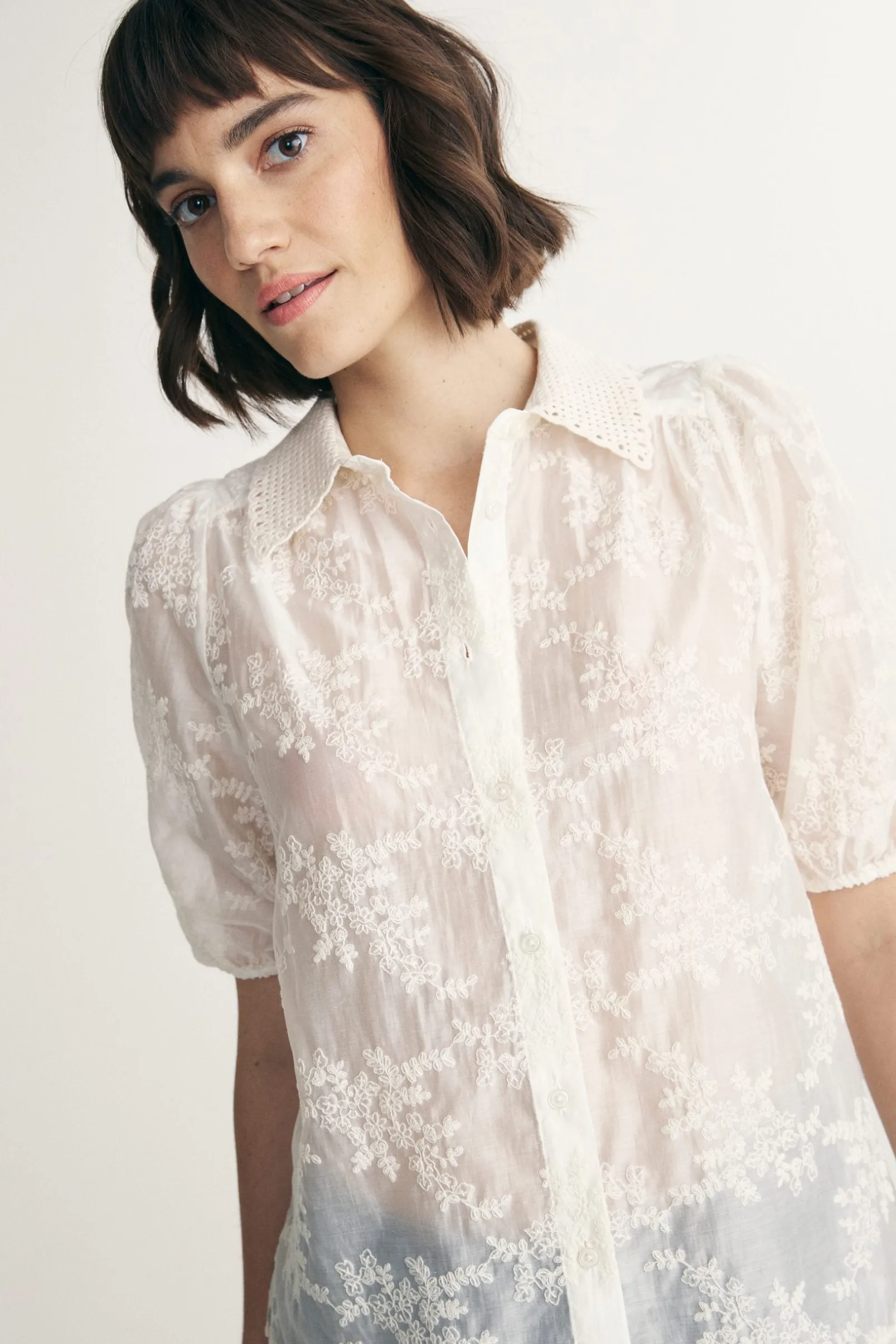 Blouse with crochet collar