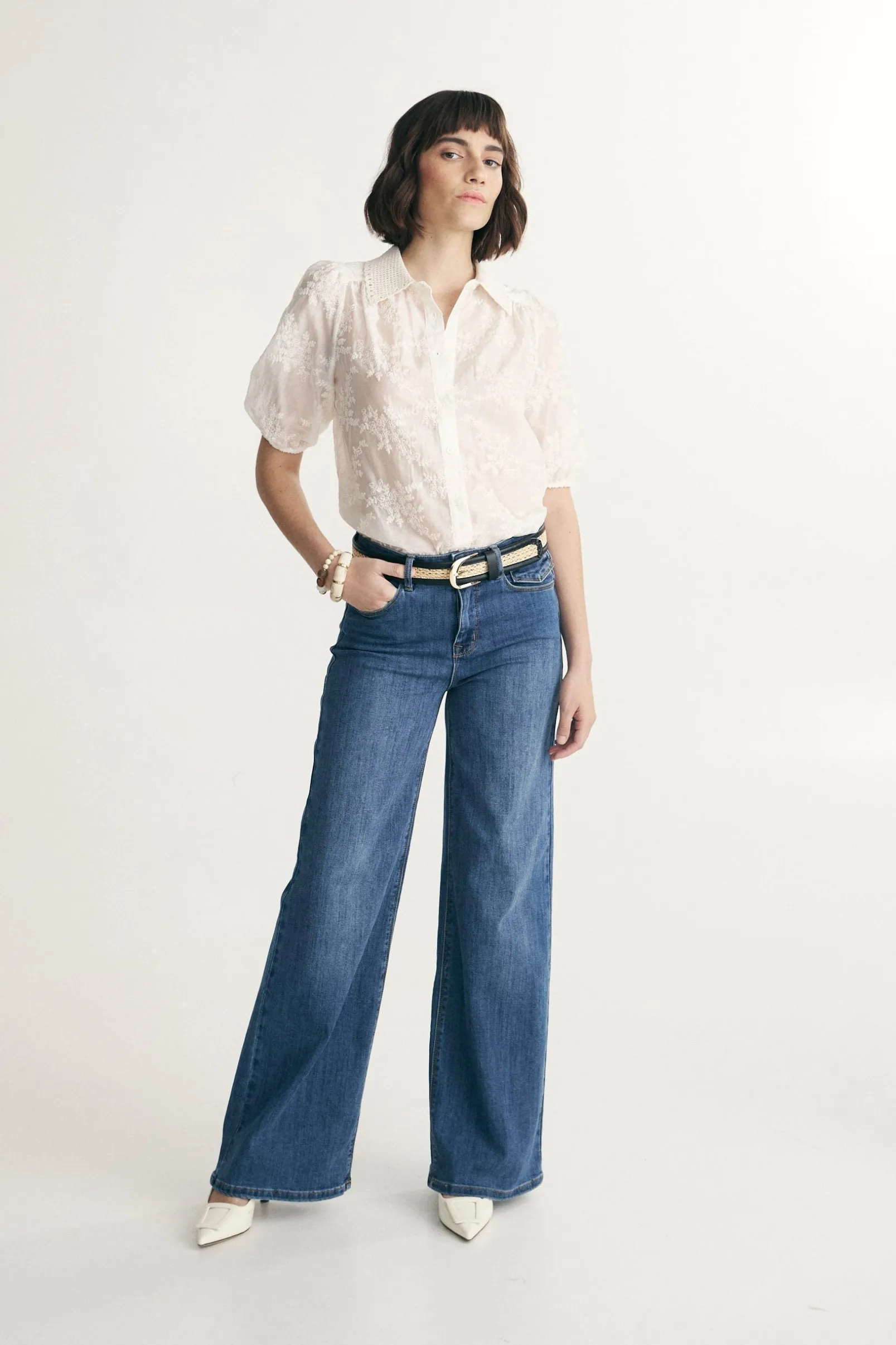 Blouse with crochet collar