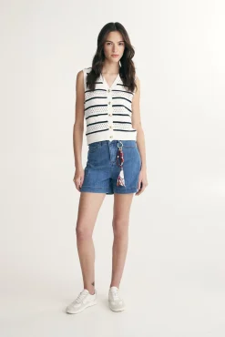 Buttoned sweater vest
