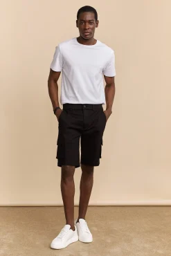 Cargo shorts with pockets