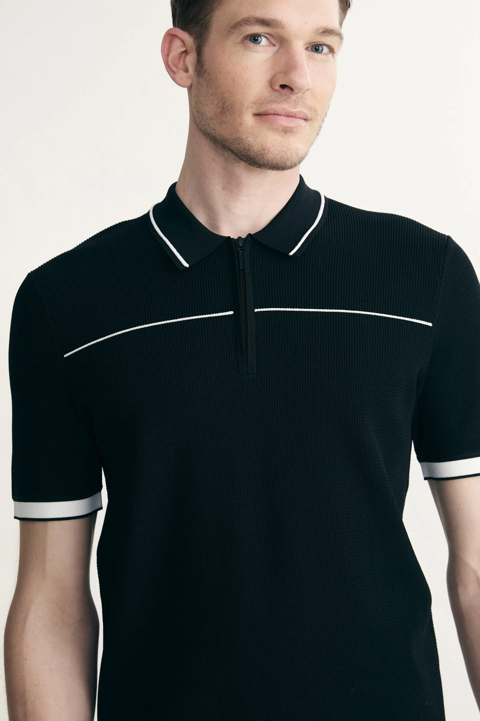 Contrast details knitted polo