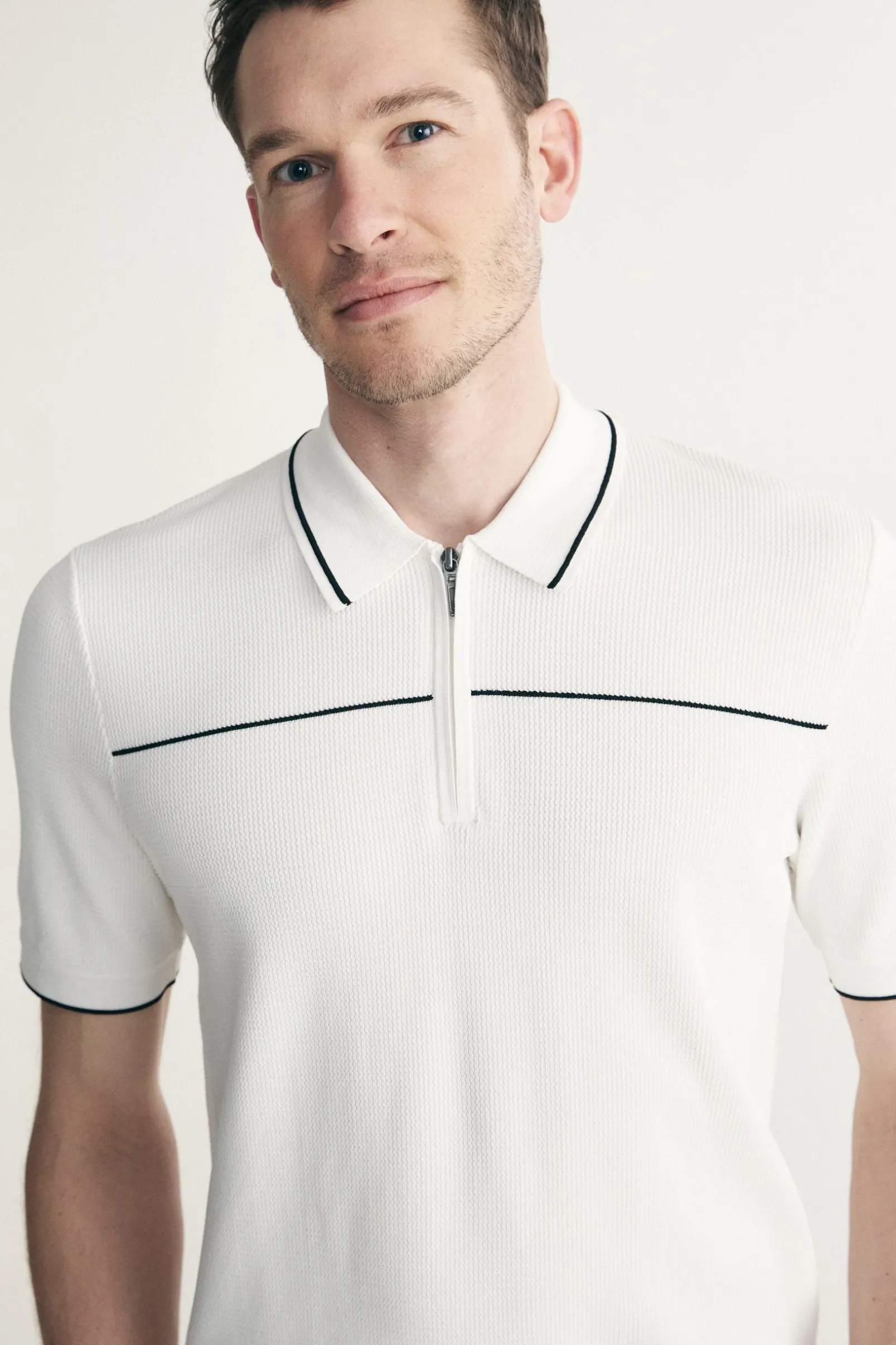 Contrast details knitted polo