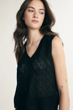 Cropped sleeveless sweater