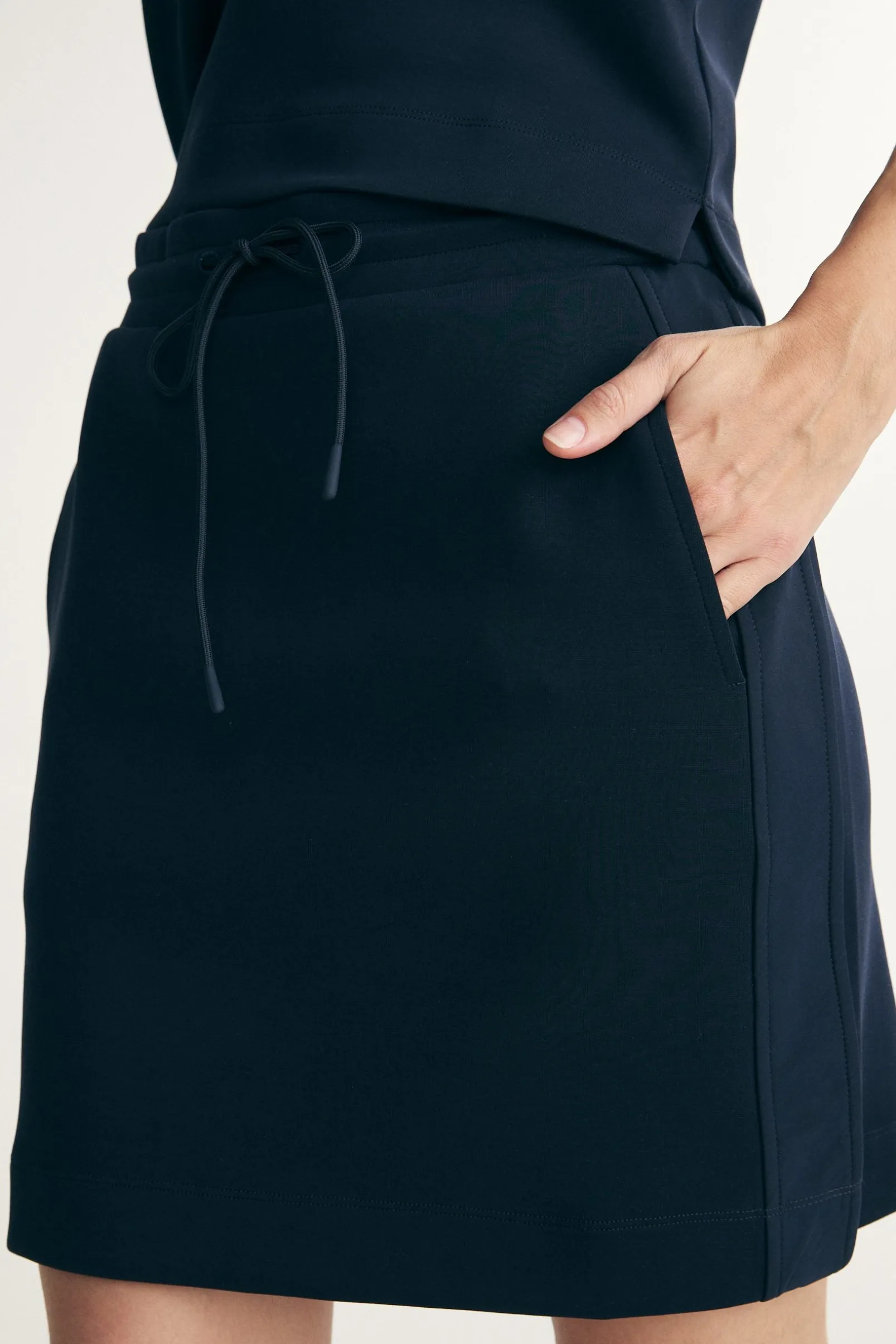 Elastic waist jersey skirt