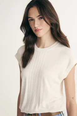 Fine knit sleeveless sweater