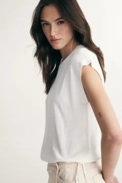 Fine knit sleeveless sweater
