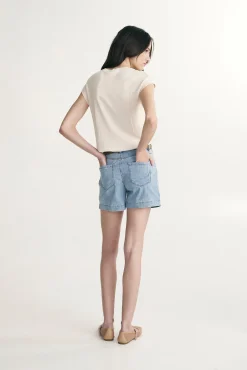 Fine knit sleeveless sweater