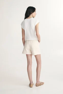 Fine knit sleeveless sweater