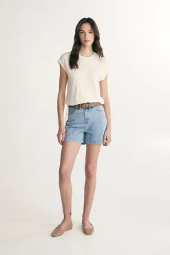 Fine knit sleeveless sweater