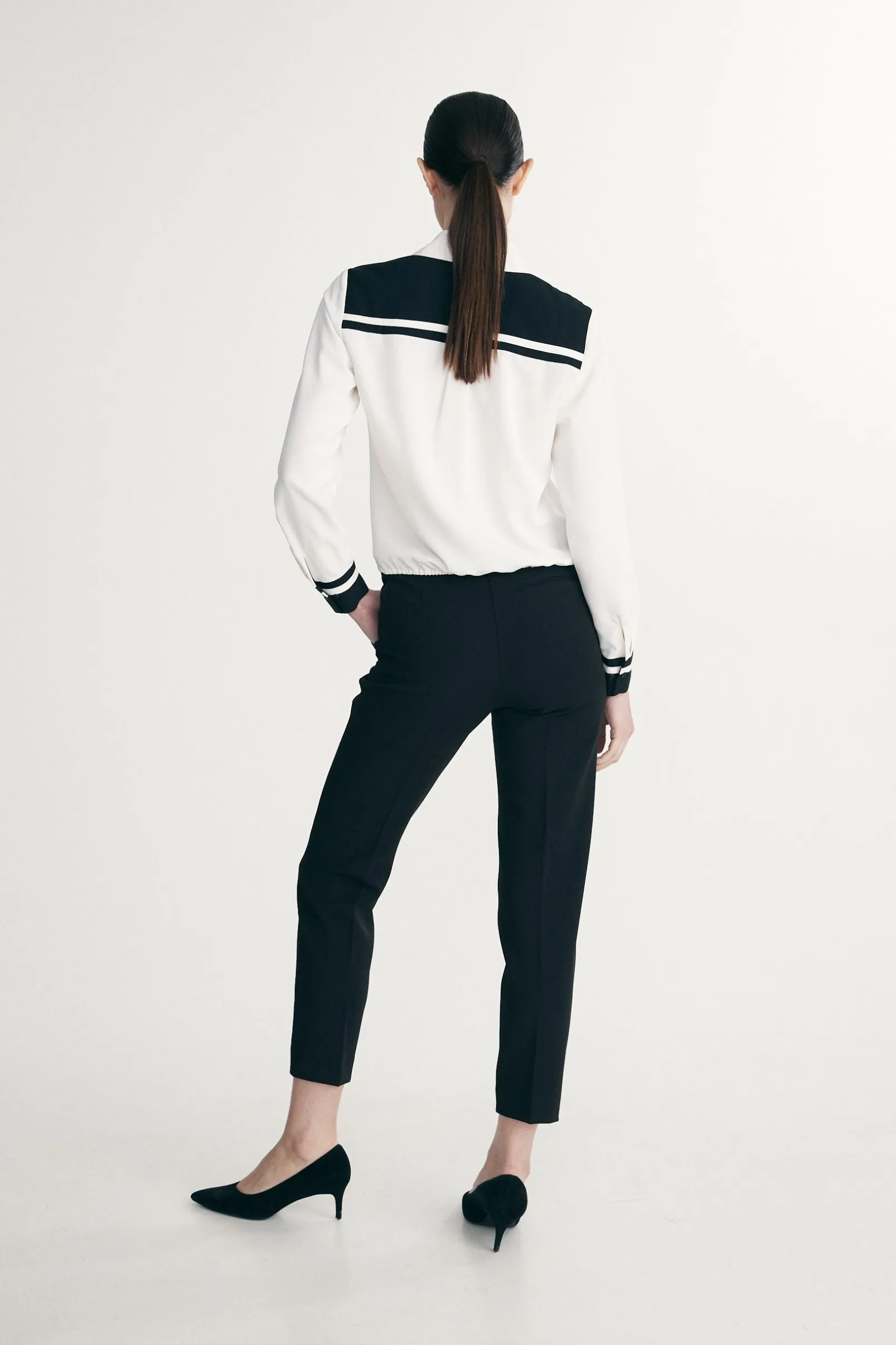 Fluid blouse with drawstring