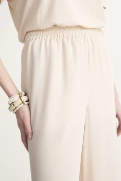 Fluid pants