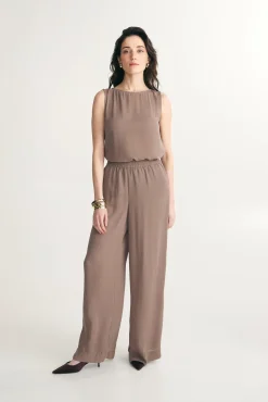 Fluid pants