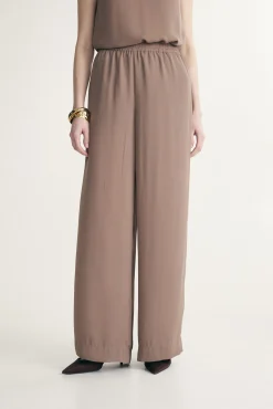 Fluid pants