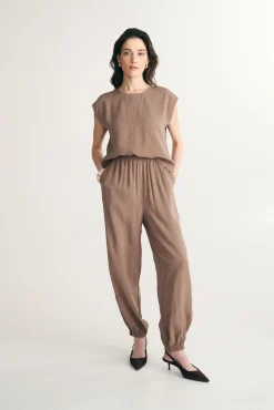 Fluid pants with fitted ankles