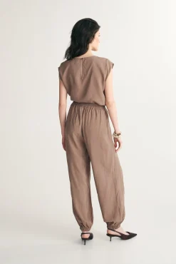 Fluid pants with fitted ankles