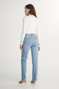 High rise 90's straight leg fit jeans