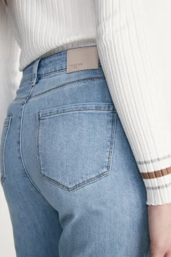 High rise 90's straight leg fit jeans