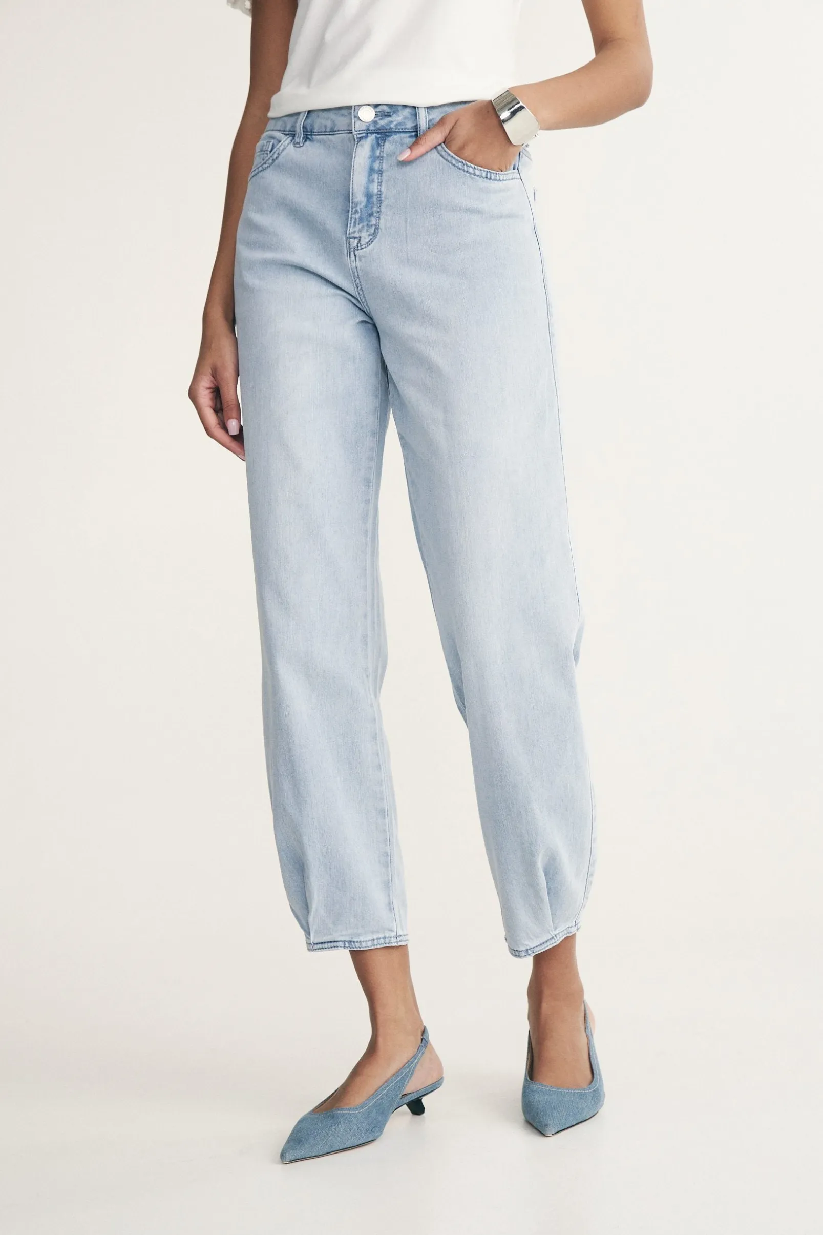 High waist jean with pleats hem