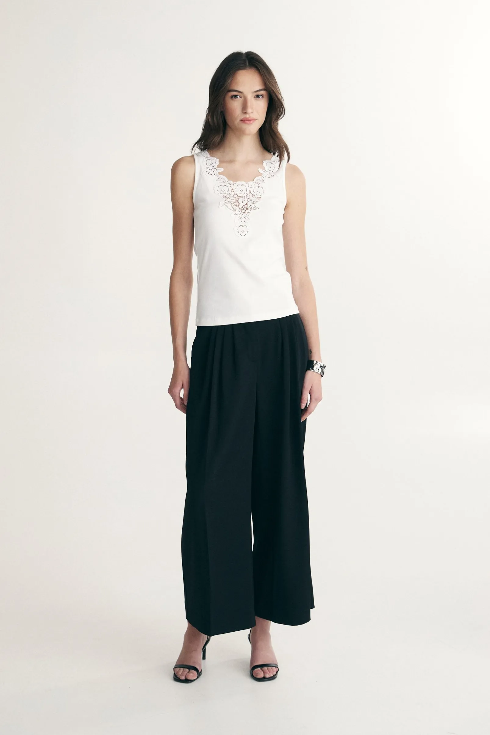Lace detail ribbed tank top