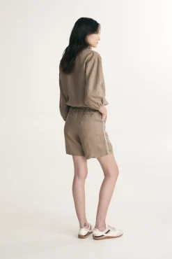 Linen shorts with elastic