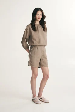 Linen shorts with elastic