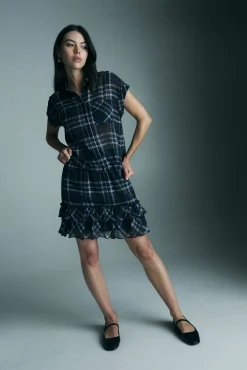 Loose plaid shirt