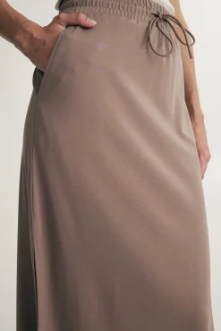 Midi skirt with elastic waist