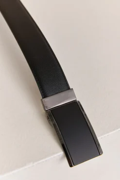 Plate buckle reversible leather belt