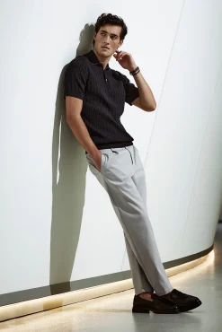Pleated pant with elastic sides