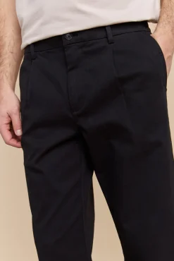 Pleated pant with elastic sides