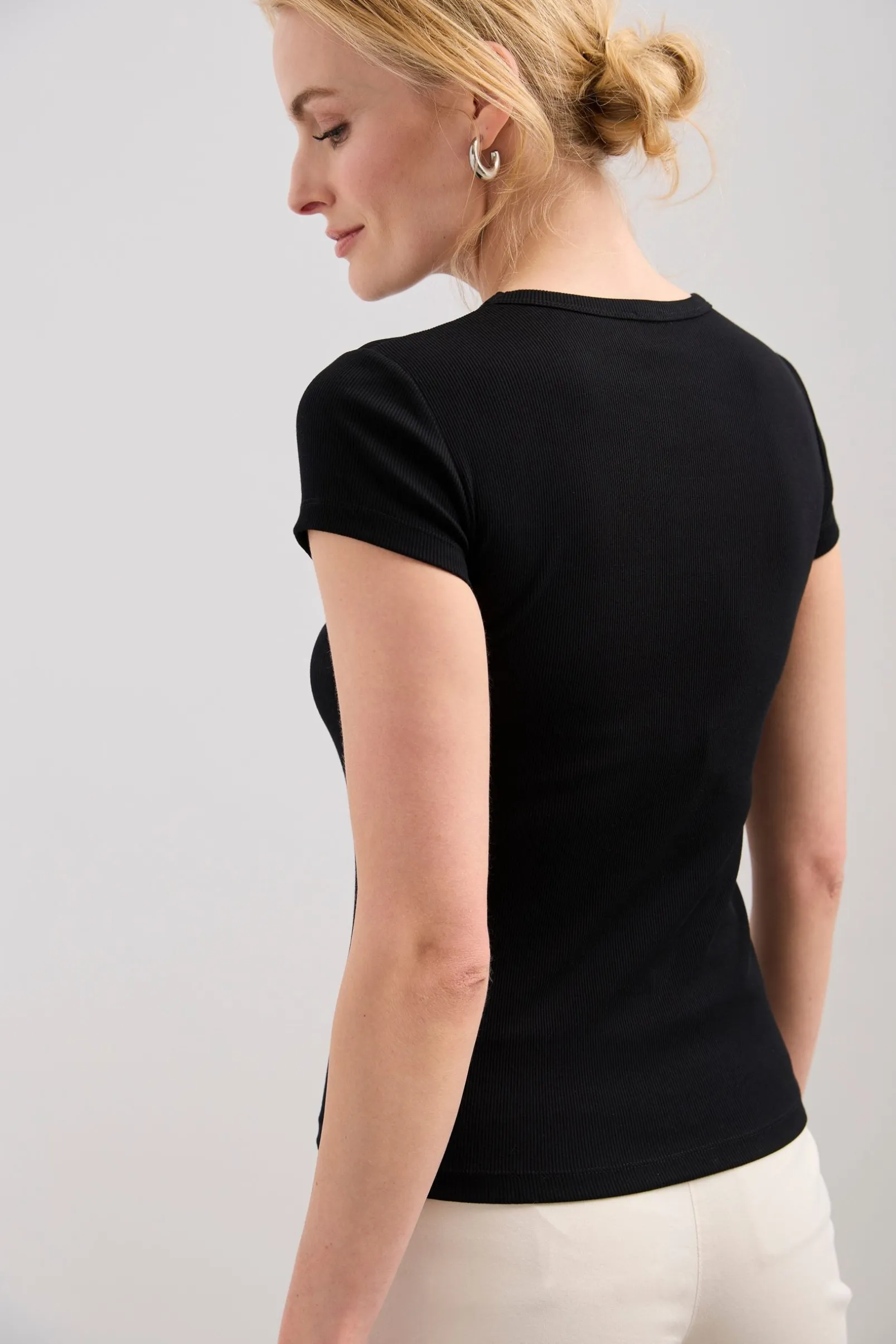 Ribbed t-shirt with crew neck