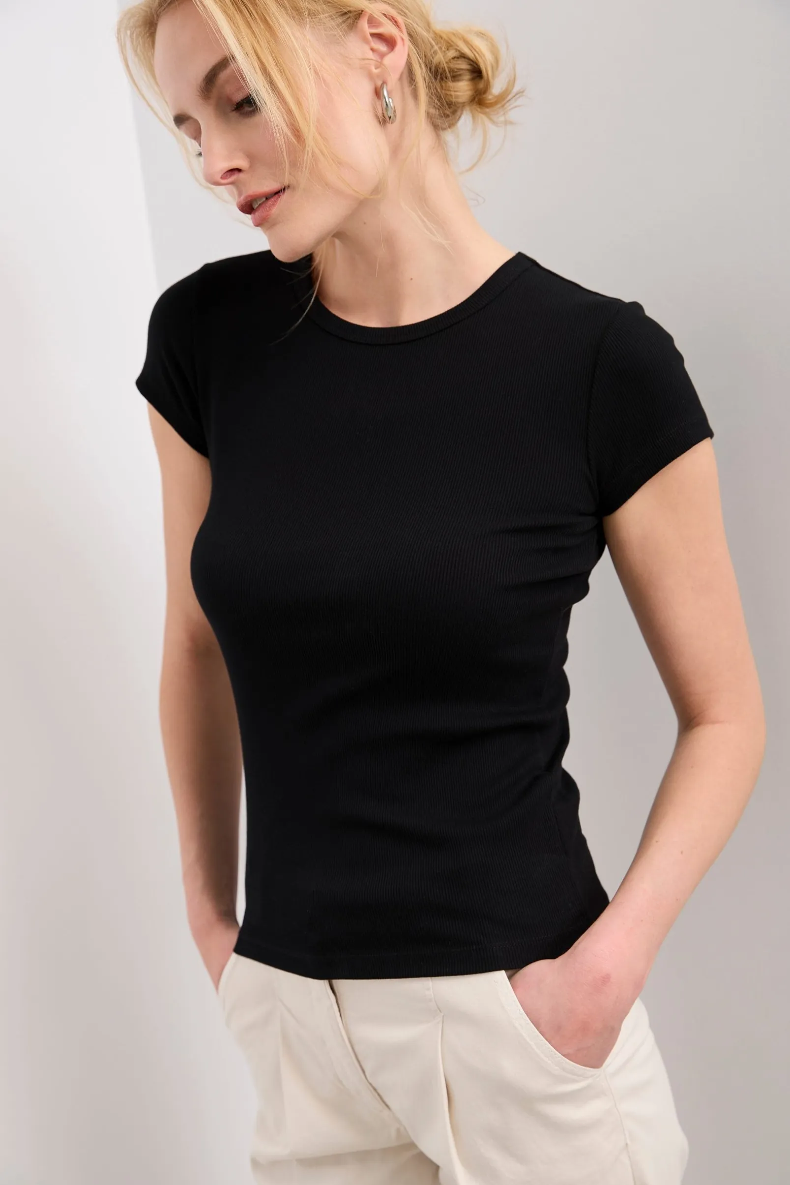 Ribbed t-shirt with crew neck