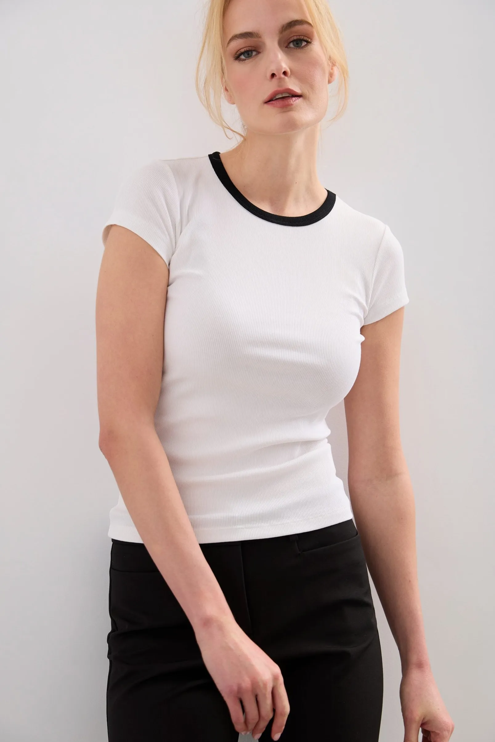 Ribbed t-shirt with crew neck