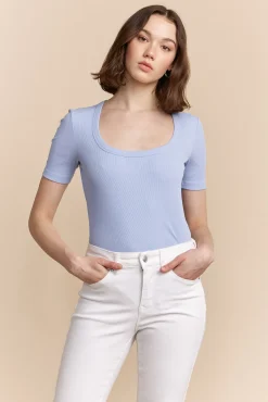 Ribbed t-shirt with scoop neck