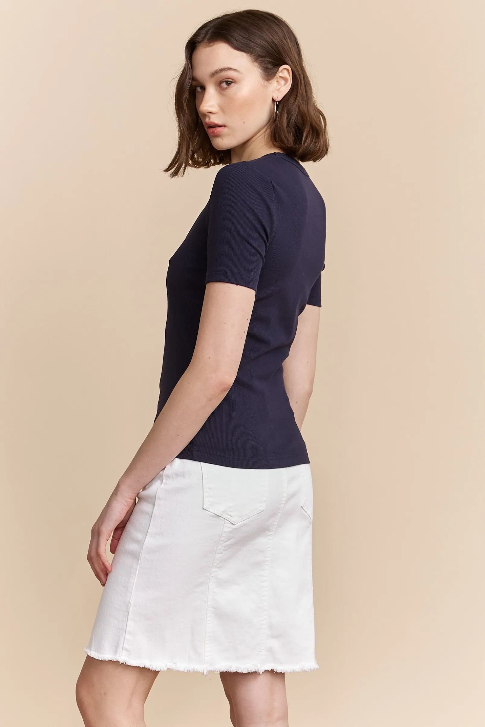 Ribbed t-shirt with scoop neck