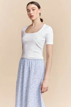 Ribbed t-shirt with scoop neck
