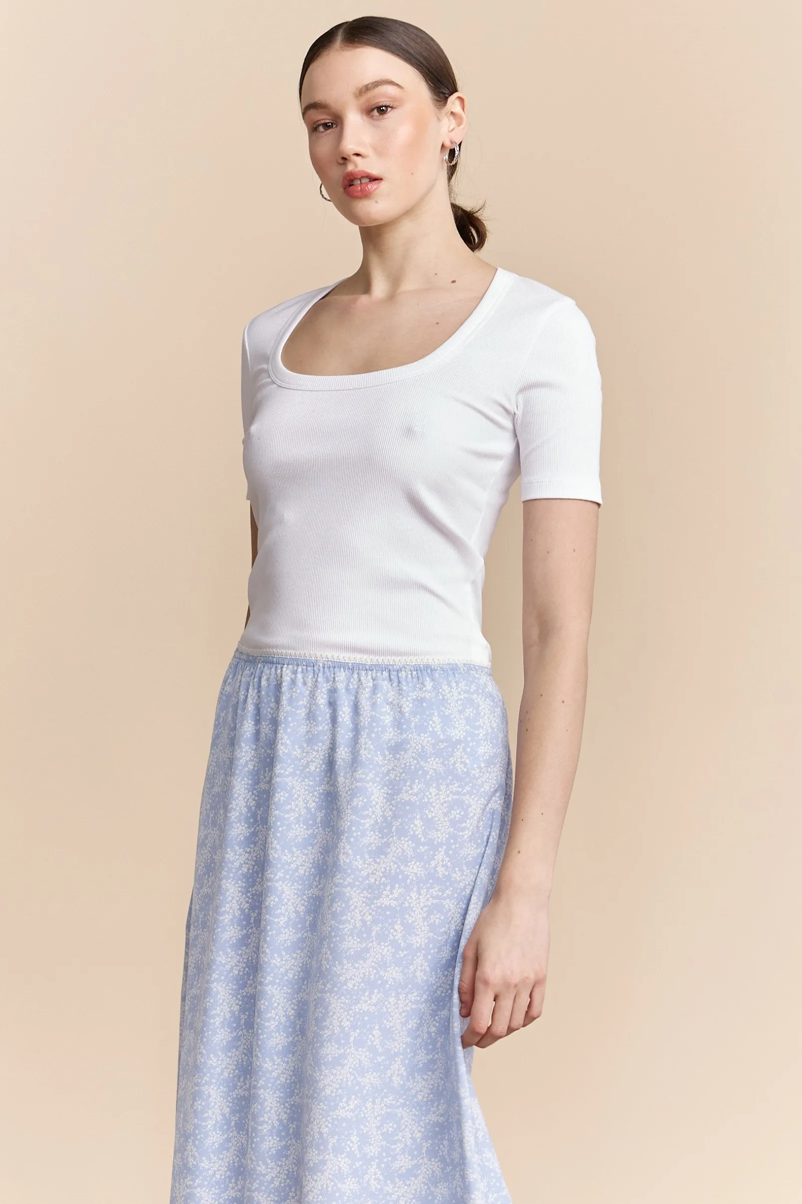 Ribbed t-shirt with scoop neck