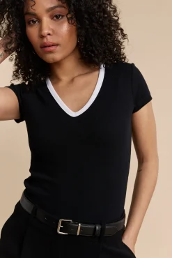 Ribbed t-shirt with V neck