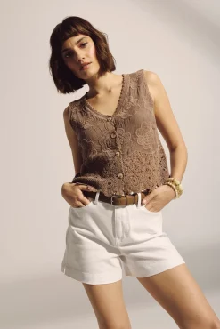 Sleeveless embroidered blouse