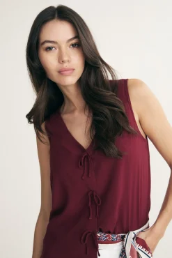 Sleeveless top with bows