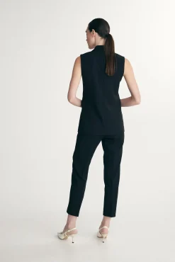 Sleeveless vest
