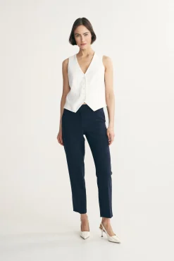 Sleeveless vest with ribbon