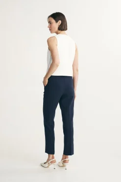 Sleeveless vest with ribbon
