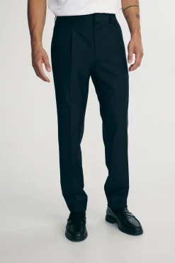 Solid color pleated pants