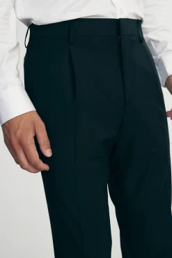 Solid color pleated pants