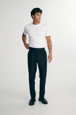 Solid color pleated pants