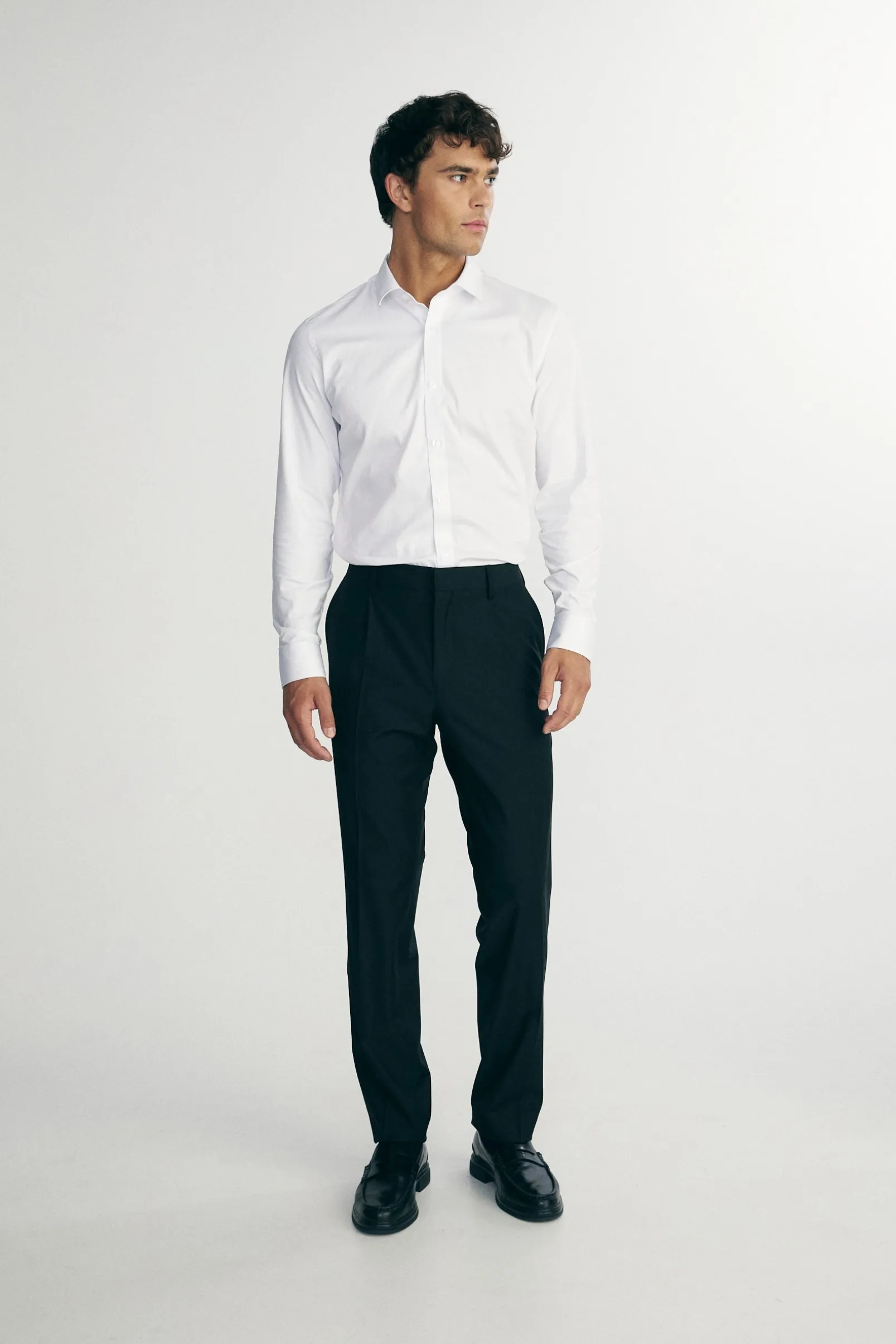 Solid color pleated pants