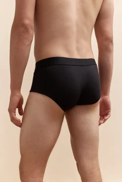 Solid colour brief
