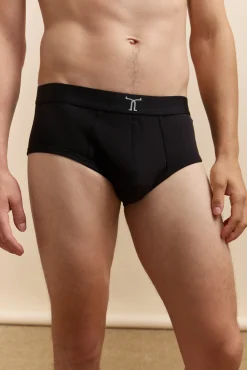 Solid colour brief