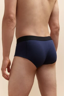 Solid colour brief